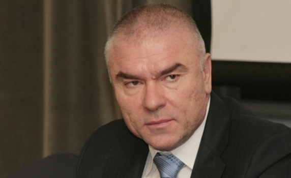 Марешки продава бензиностанциите си