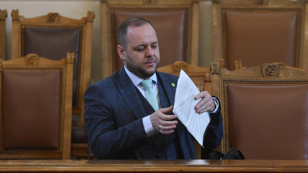 "Брикел" завежда дело за клевета срещу министър Сандов
