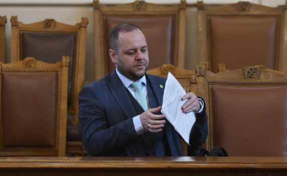 "Брикел" завежда дело за клевета срещу министър Сандов