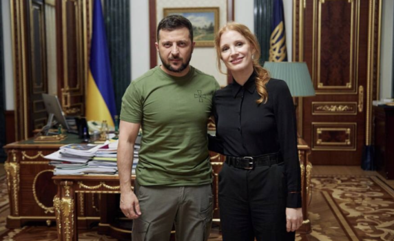 Актрисата Джесика Частейн се срещна със Зеленски в Киев