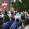 “Радев, вън!” - протестиращите от ДБ и “Промяната” развяха американското знаме пред президентството