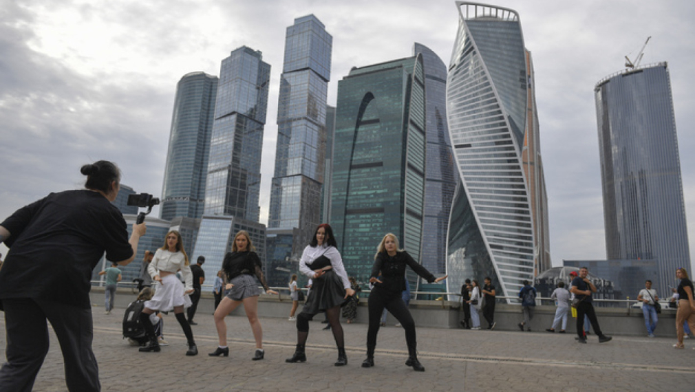 Повечето руснаци не виждат полза от западната цивилизация, сочи проучване