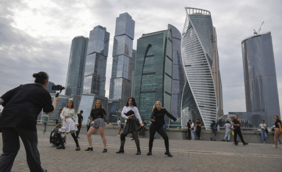 Повечето руснаци не виждат полза от западната цивилизация, сочи проучване