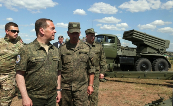 Медведев: Отказът на Украйна от НАТО вече няма да е достатъчен за спиране на военната операция