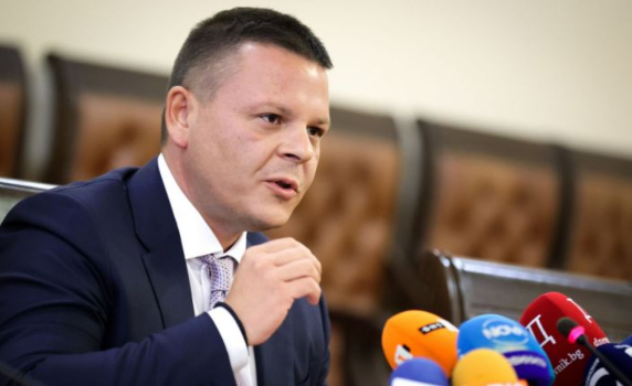Министър Алексиев: Не разбирам протестите. "Промяната" внася скъп руски газ, а от спрения договор “Газпром” печели повече