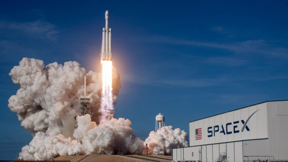 Американският съд потвърди плана на SpaceX за извеждане на спътници Starlink в ниска орбита