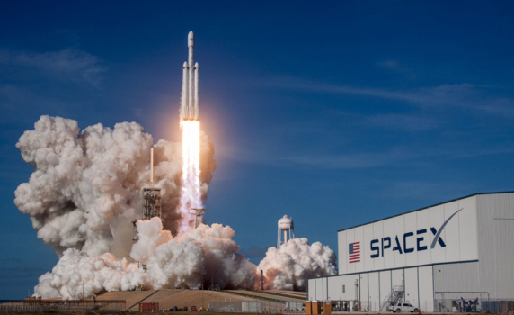 Американският съд потвърди плана на SpaceX за извеждане на спътници Starlink в ниска орбита