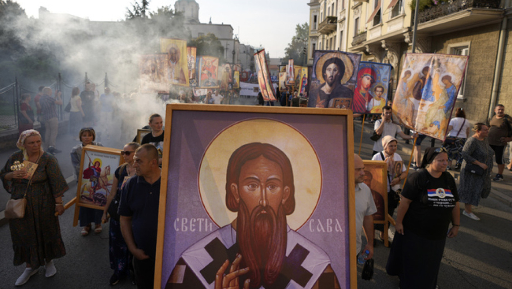 Хиляди православни протестираха в Сърбия срещу провеждането на гей парад