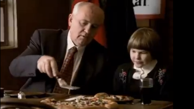 Колкото и диаболично да звучи рекламата с Горбачов за пица