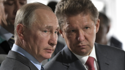 Руският президент Владимир Путин разговаря с изпълнителния директор на Газпром
