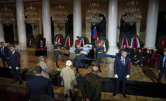 В Москва започна траурната церемония за Горбачов