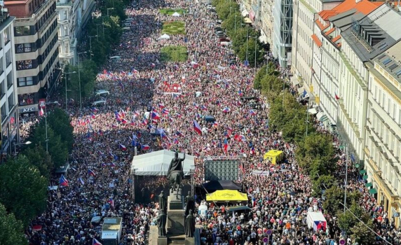 Хиляди на протест в Прага заради високите цени на енергията