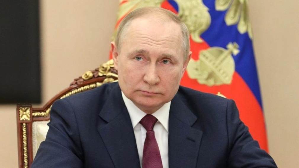 Последвайте Гласове в Президентът на Русия Владимир Путин, направи изявление