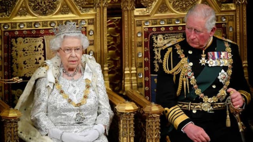 Стефан Берн: Елизабет II прикри британския упадък с хермелиновата си мантия