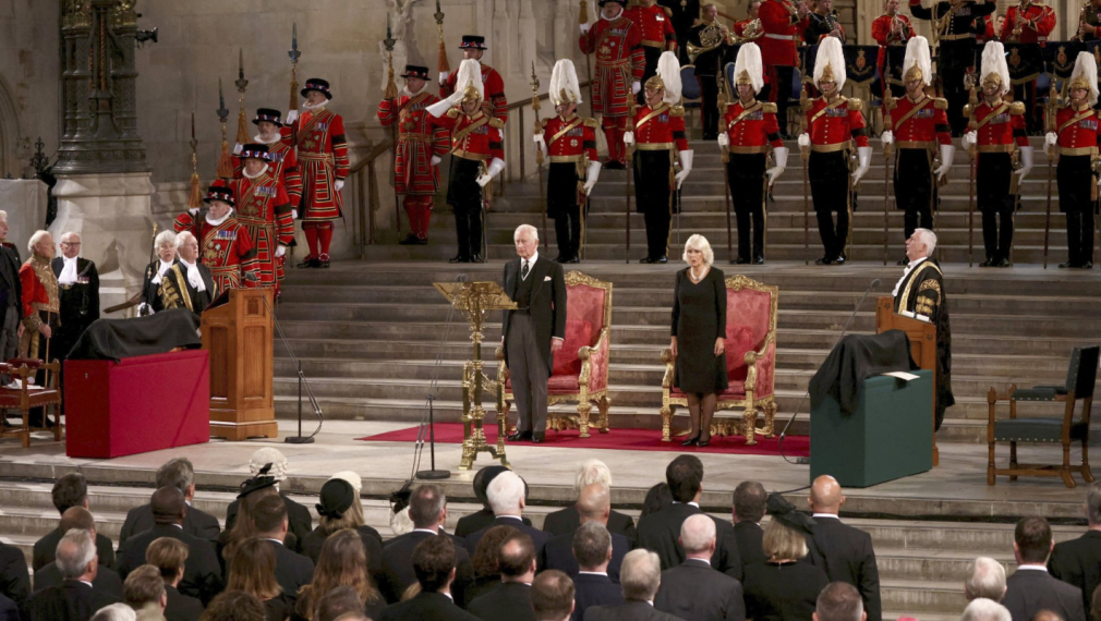 Чарлз Трети с първа реч пред английскаия парламент (виедо, снимки)