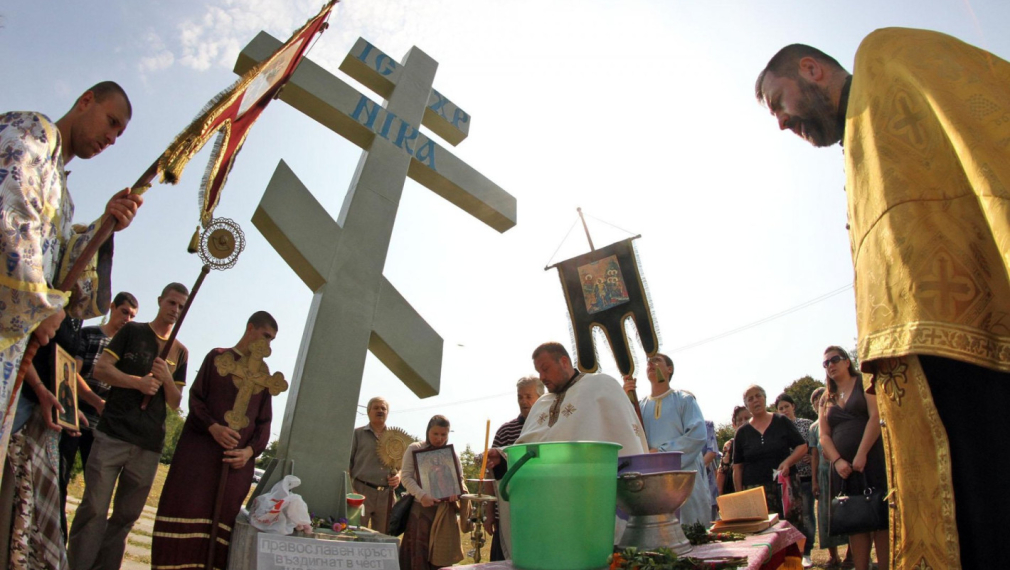 Последвайте Гласове в Българската православна църква отбелязва днес Въздвижение на Св.