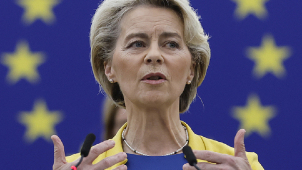 Последвайте Гласове в .Френската евродепутатка Манон Обри размаха днес енергийни