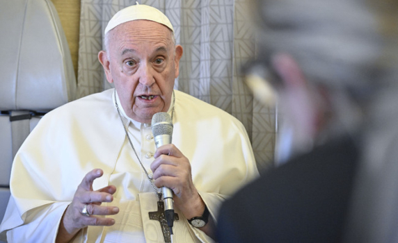 Папа Франциск: Доставянето на оръжия за Украйна е приемливо, ако те се използват за самозащита