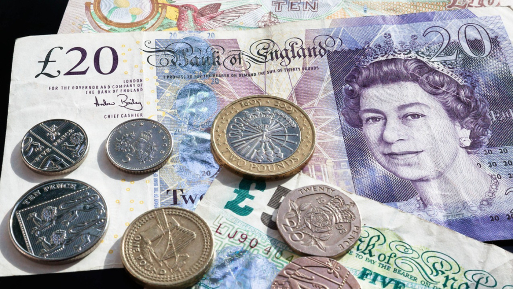 Британската лира поевтиня до най-ниското си ниво спрямо щ.  долар от 1985 г. насам