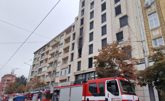 Жена загина при пожар в хотел в центъра на София, има пострадало бебе