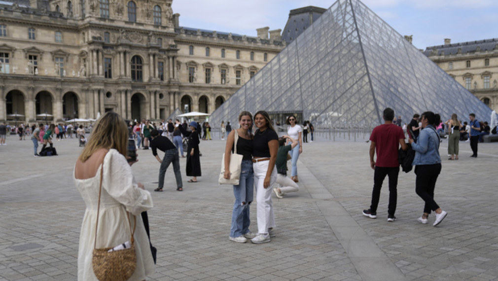 Лувърът и Версай ще се откажат от външното си осветление
