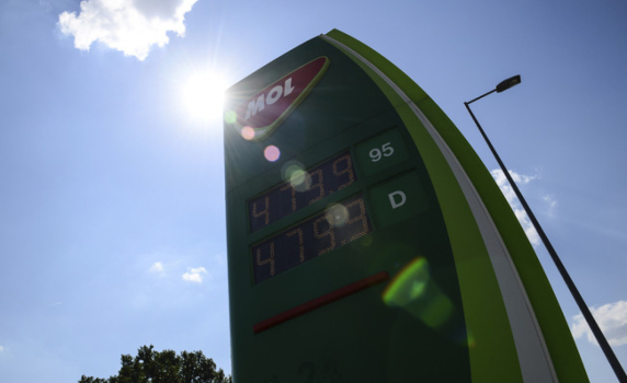 Унгария ще продължи да прилага таван на цените на горивата и храните