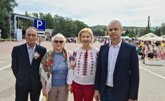 Костадин Костадинов посети празника на Тараклийския район в република Молдова 