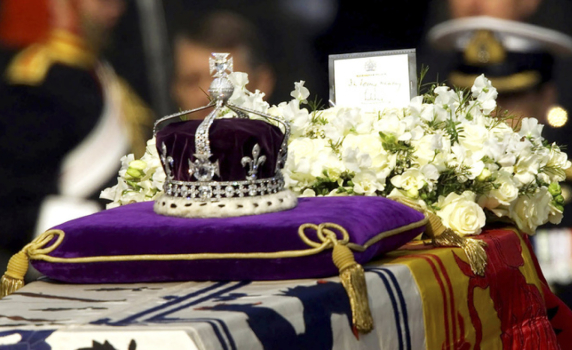 След смъртта на Елизабет II индийци искат да им бъде върнат Кохинор, най-скъпият диамант в света