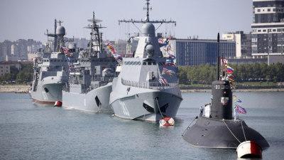 Последвайте Гласове в Кораби на руските и китайските военноморски сили