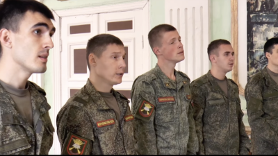  Изпълнява вокален ансамбъл при 60 а мотострелкова бригада на руските