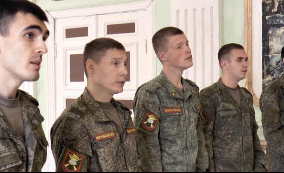 Руски военни изпълняват "Отче наш!" и други православни песнопения
