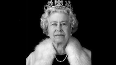 Последвайте Гласове в Кралица Елизабет Втора е починала от старост Това се посочва в смъртния