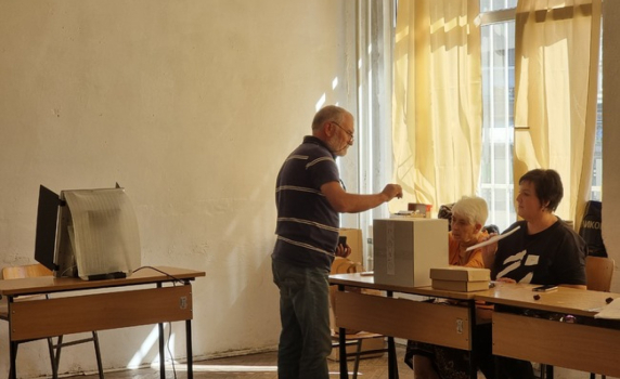 "Галъп": Избирателната активност към 17 ч. е 28,7%