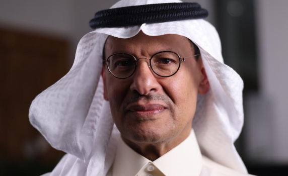 Саудитски принц се нахвърли върху журналист от "Ройтерс" и отказа да отговаря на въпросите му