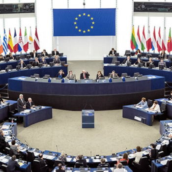 Европарламентът подкани "колебаещите се" да изпратят оръжие на Украйна