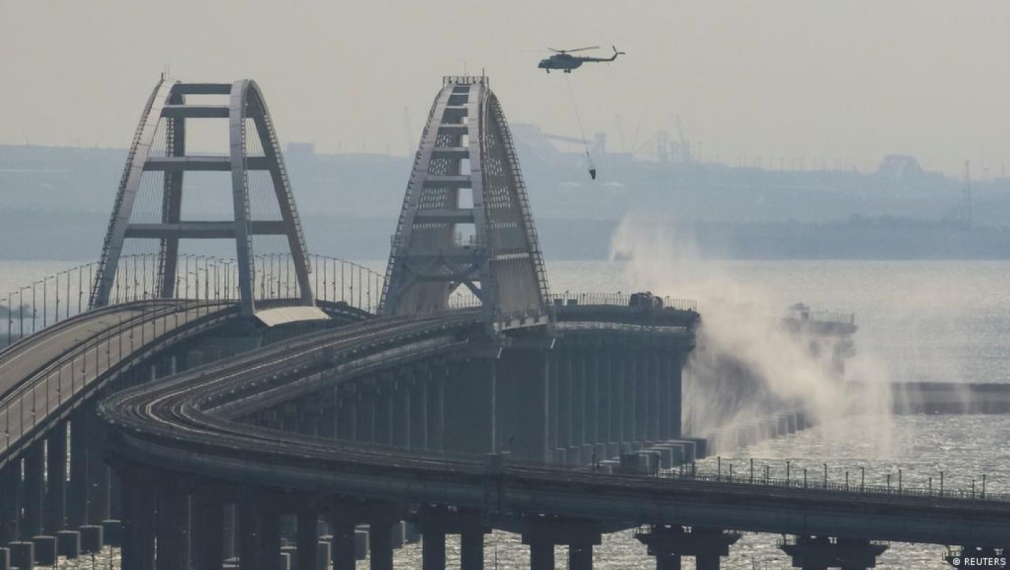 Движението по неповредената част на Кримския мост ще бъде възстановено още днес