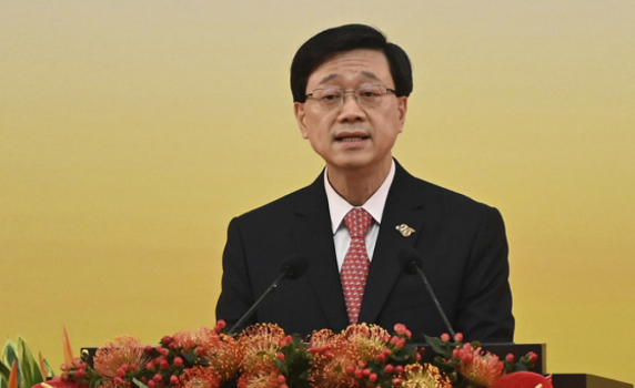 Ръководителят на Хонконг се присмя на американските санкции