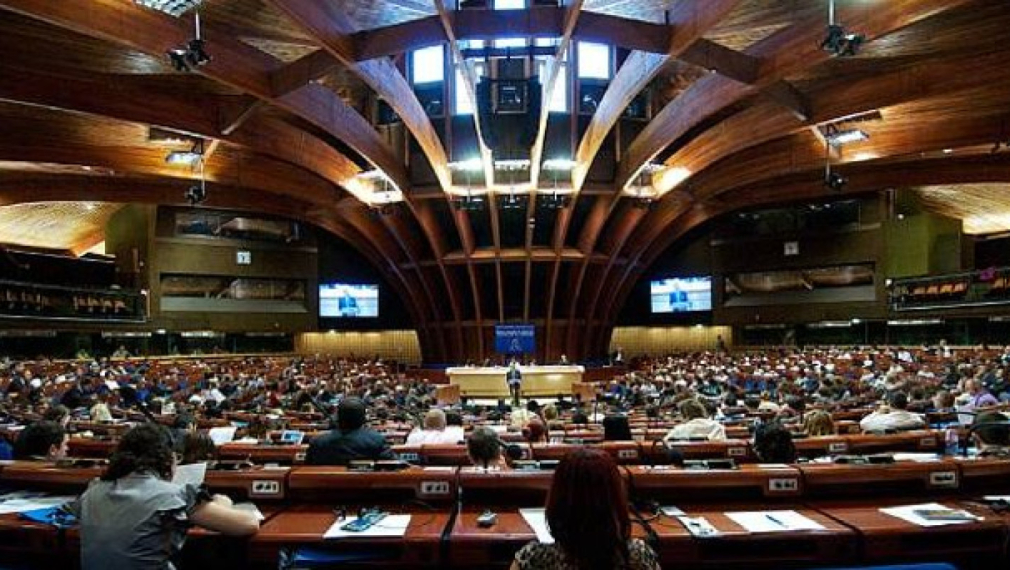 Следвайте Гласове в Парламентарната асамблея на Съвета на Европа одобри резолюция,