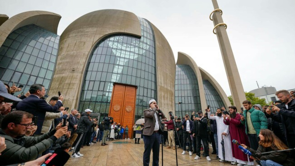 Голяма джамия в Германия за първи път излъчи призив за молитва