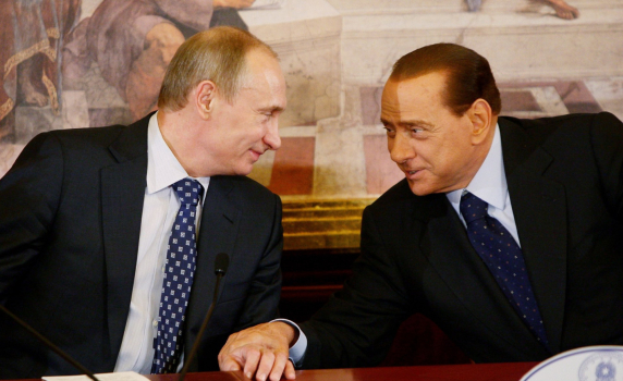 ЕК: Водката, подарена от Путин на Берлускони, нарушава санкциите срещу Русия