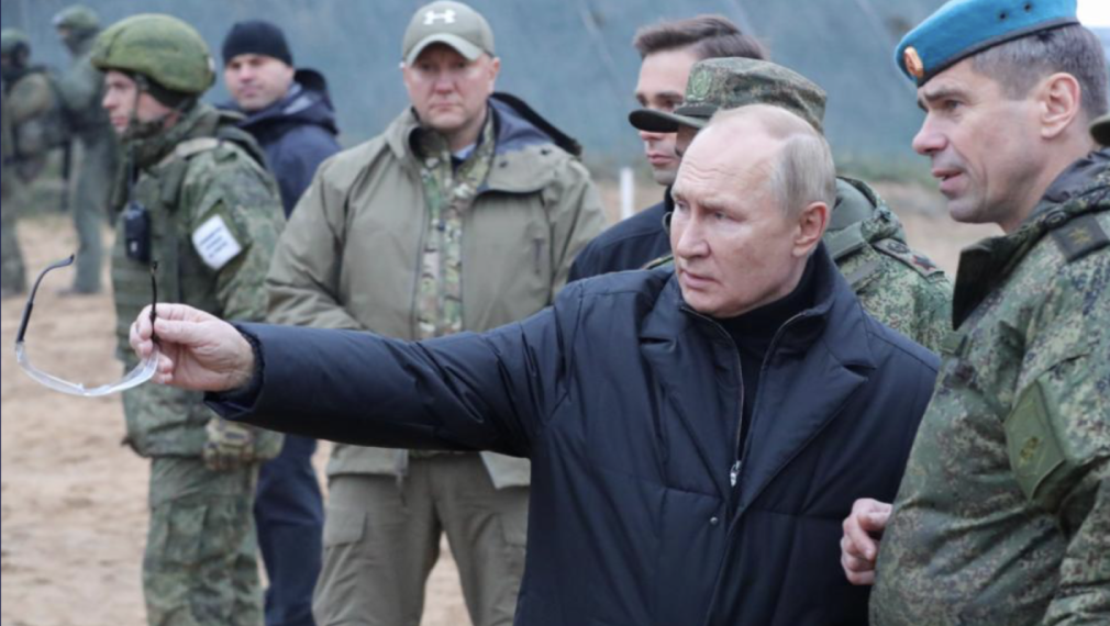 Путин провери подготовката на мобилизирани в Рязанска област и постреля със снайпер