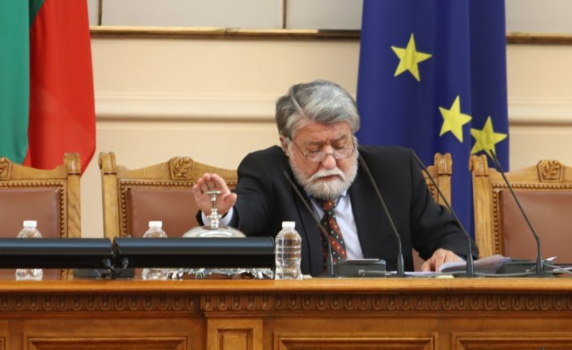 На живо от парламента -трети опит за избор на председател