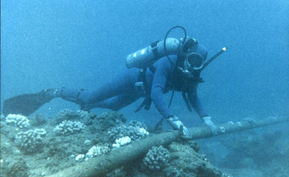 Прерязани европейски подводни кабели забавиха интернет връзките в целия свят