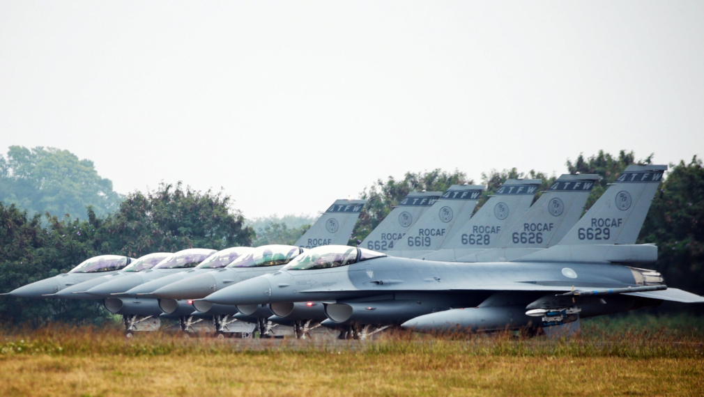Кабинетът на Гълъб Донев одобри сделка за придобиване на още 8 нови самолета F-16