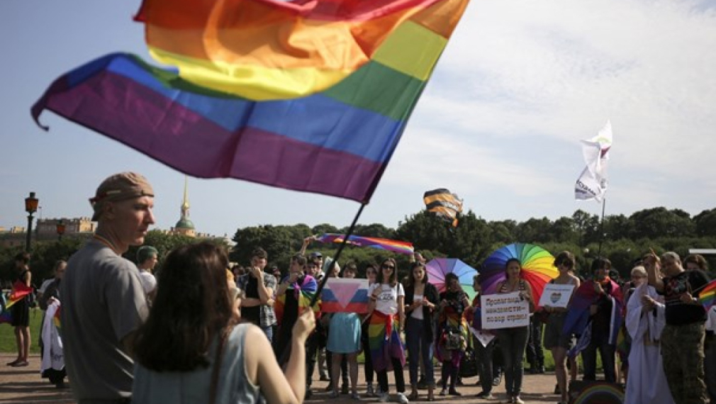 Руската Дума забрани ЛГБТ пропагандата, глобите стигат 6500 долара