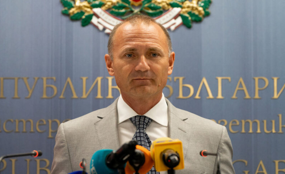 Енергийният министър: При кабинета "Петков" има щети за стотици милиони от сделки за газ