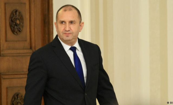 Румен Радев се среща с "Продължаваме Промяната" (на живо)