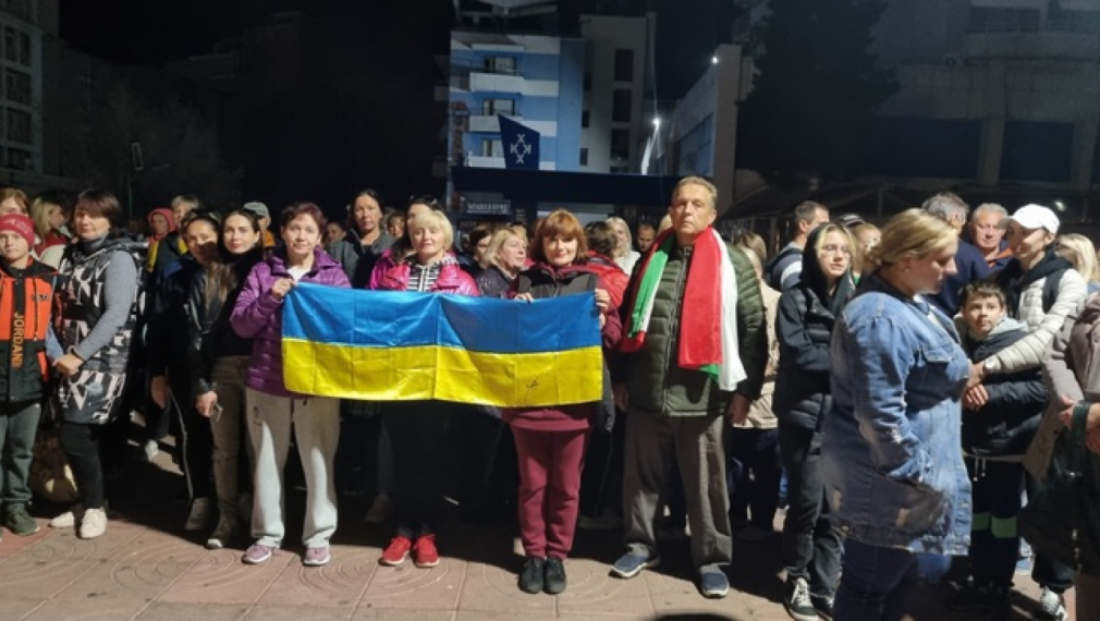 Следвайте Гласове в Стотици украинци, настанени в хотелски бази в