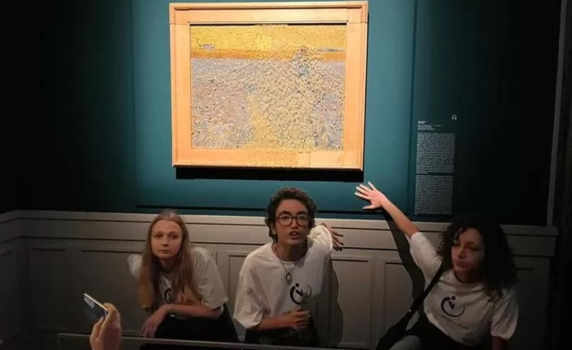 Екоактивисти заляха със супа картината на Ван Гог „Сеячът“ в Рим