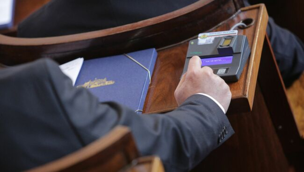 Парламентът подкрепи на първо четене връщането на хартиената бюлетина